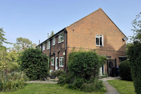 Ashtead 2 bed maisonette for sale