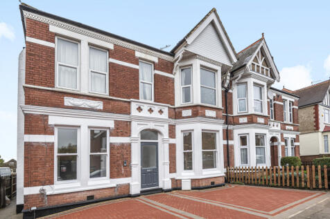 32 Cunningham Park, Harrow HA1 1 bed flat for sale