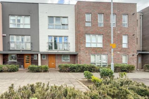4 bedroom terraced house for sale