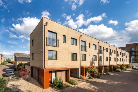 Beech Drive, Trumpington, Cambridge... 4 bed terraced house for sale
