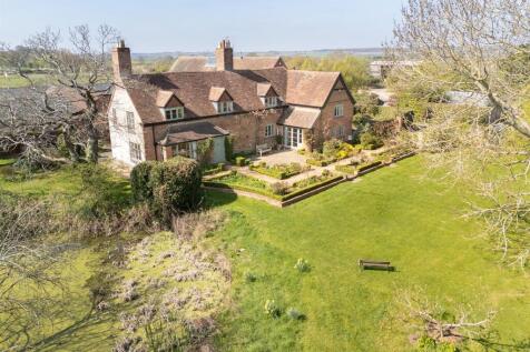 5 bedroom country house for sale