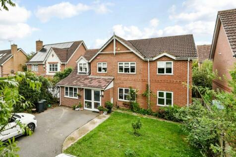 6 bedroom detached house for sale