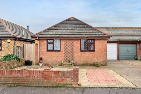 Lade Fort Crescent, Lydd on Sea... 3 bed bungalow for sale