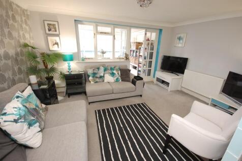 2 bedroom ground floor flat for sale