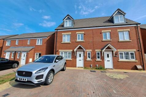 4 bedroom semi-detached house for sale