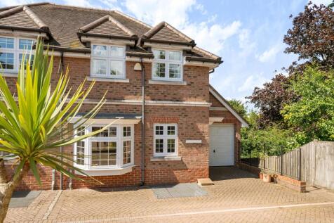 Mill Lane, Storrington, RH20 3 bed townhouse for sale