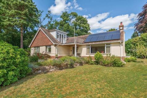 Fox Dell, Storrington, RH20 3 bed detached house for sale