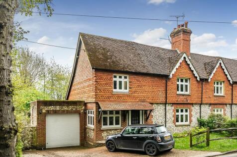 Water Lane, Storrington, RH20 4 bed semi