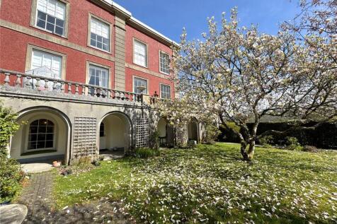 South Brent, Devon, TQ10 4 bed apartment for sale