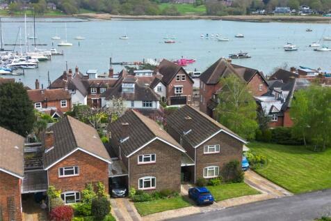 River Green, Hamble, Southampton... 3 bed link detached house for sale