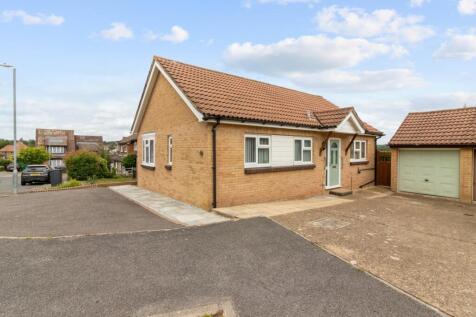 Farriers Way, Uckfield, East Sussex... 2 bed bungalow for sale
