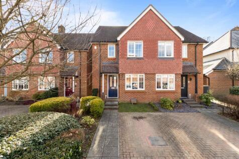 Baxendale Way, Uckfield, East Sussex... 2 bed semi