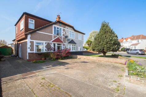 3 bedroom chalet for sale