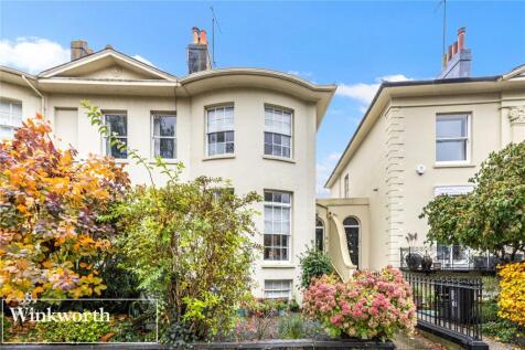 4 bedroom end of terrace house for sale