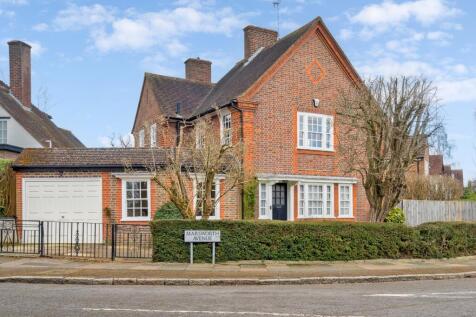 Marsworth Avenue, Pinner HA5 4 bed detached house for sale