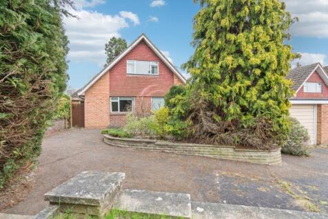 Rowlands Avenue, Hatch End, Pinner HA5 4 bed detached house for sale