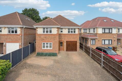 Eastcote Road, Pinner HA5 5 bed detached house for sale