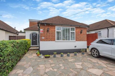 Woodford Crescent, Pinner, HA5 4 bed detached bungalow for sale