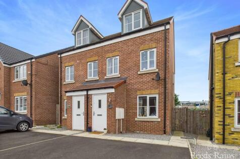 3 bedroom semi-detached house for sale