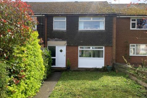 Arundel Court, Ellesmere Port CH65 3 bed terraced house for sale