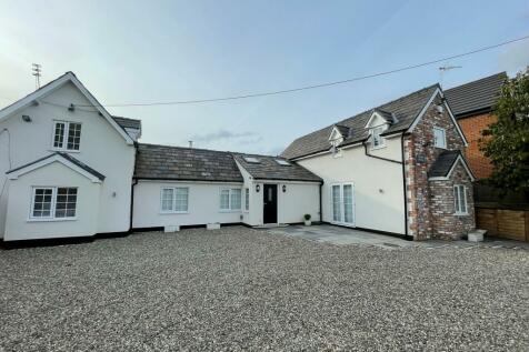 5 bedroom semi-detached house for sale