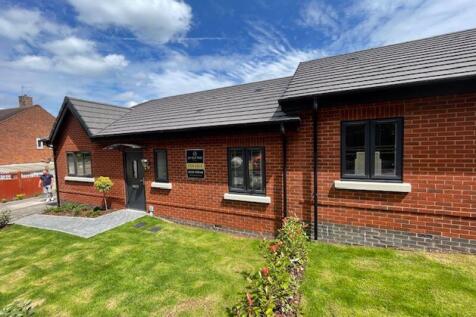 Cornhill Gardens, Cannock, WS11 4NS 2 bed bungalow for sale