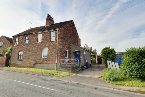 2 bedroom semi-detached house for sale