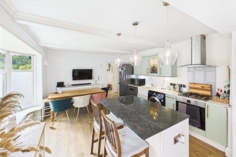 2 bedroom maisonette for sale