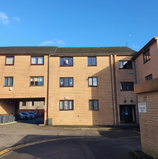 3 bedroom flat for sale