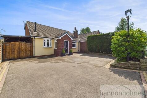 2 bedroom semi-detached bungalow for sale