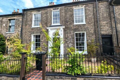 4 bedroom terraced house for sale