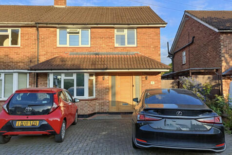 Hunters Ride, Bricket Wood, St.... 3 bed semi