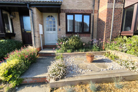 Benslys Drift, Halesworth, IP19 2 bed terraced house for sale