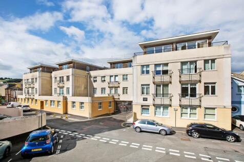 Carlton Place Teignmouth TQ14 8FQ 2 bed apartment for sale