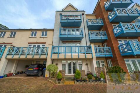 2 bedroom ground floor flat for sale