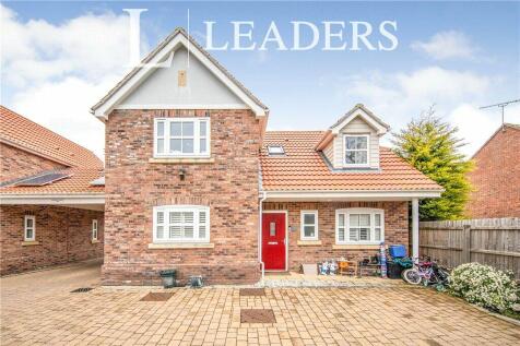 Parsons Heath, Colchester, Essex 3 bed link detached house for sale