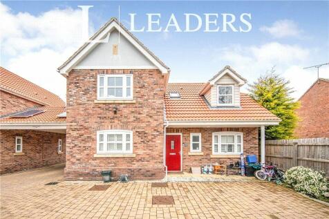 Parsons Heath, Colchester, Essex 3 bed link detached house for sale