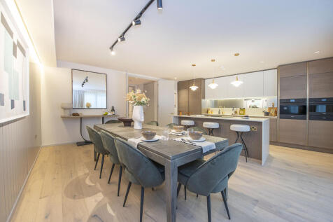 5 bedroom semi-detached house for sale