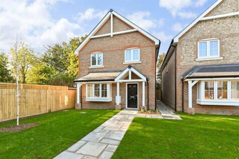 4 Empress Gardens, Barnham 3 bed detached house for sale