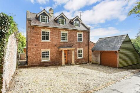 Anne Howard Gardens, Arundel 4 bed detached house for sale