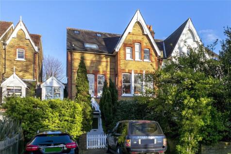 Lion Gate Gardens, Kew, Surrey, TW9 3 bed apartment for sale