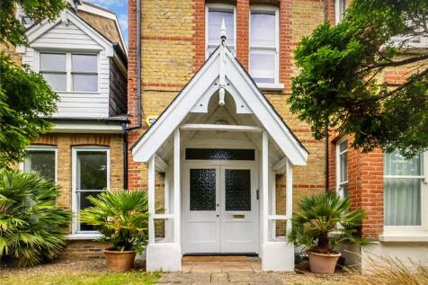 Lion Gate Gardens, Kew, Surrey, TW9 3 bed apartment for sale