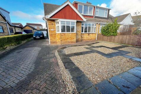 3 bedroom semi-detached bungalow for sale