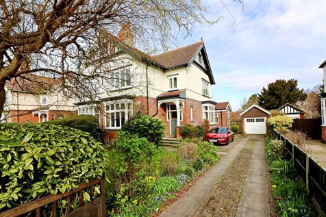 Weelsby Road, Grimsby, N.E. Lincs... 4 bed semi