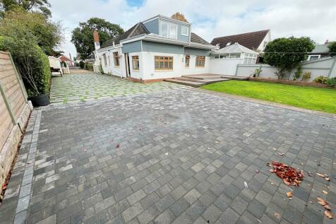 3 bedroom semi-detached bungalow for sale