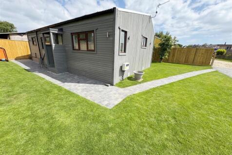 Humberston Fitties, Humberston... 2 bed chalet for sale