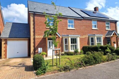 3 bedroom semi-detached house for sale