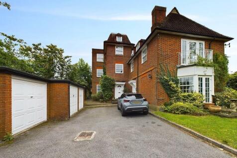 Ickenham Road, Ruislip HA4 2 bed apartment for sale