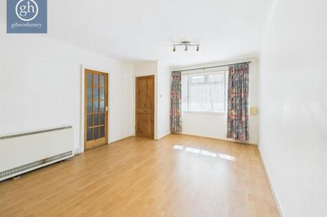 High Road, Eastcote HA5 2 bed apartment for sale