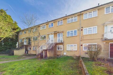 The Greenway, Uxbridge UB10 2 bed maisonette for sale